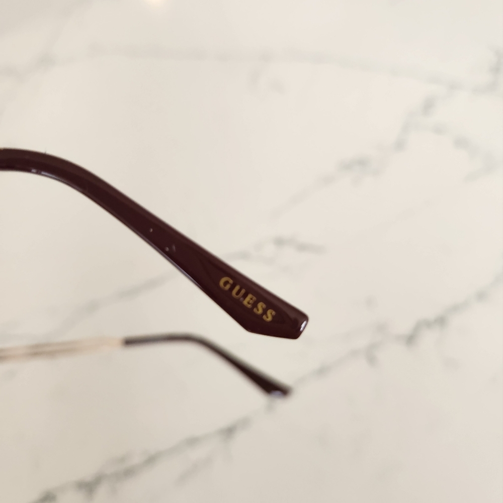 New!! || GUESS || Sunglasses, Wire Frame, Square Lenses, Wire Temple - Picture 7 of 8